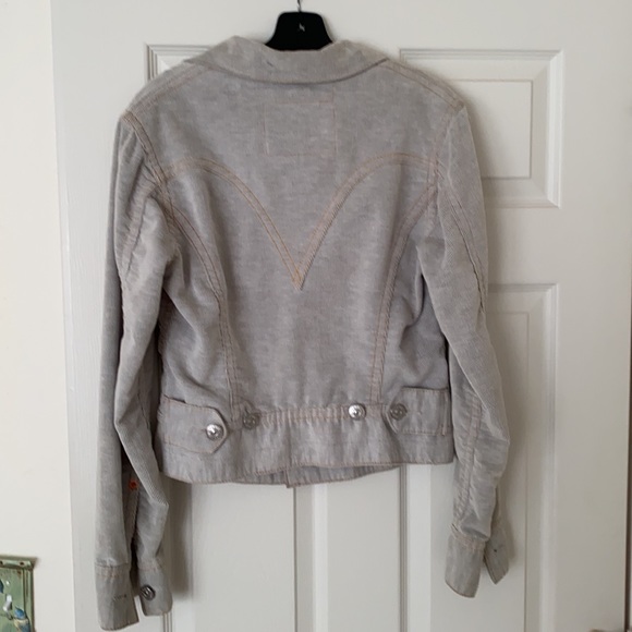 Women’s Levi’s corduroy Jean jacket. - Picture 2 of 4